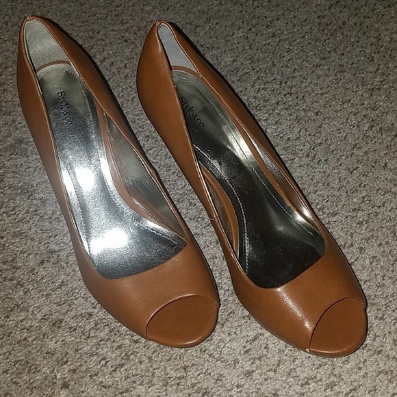 9.5M all man made brown open toe heels - Picture 1 of 6